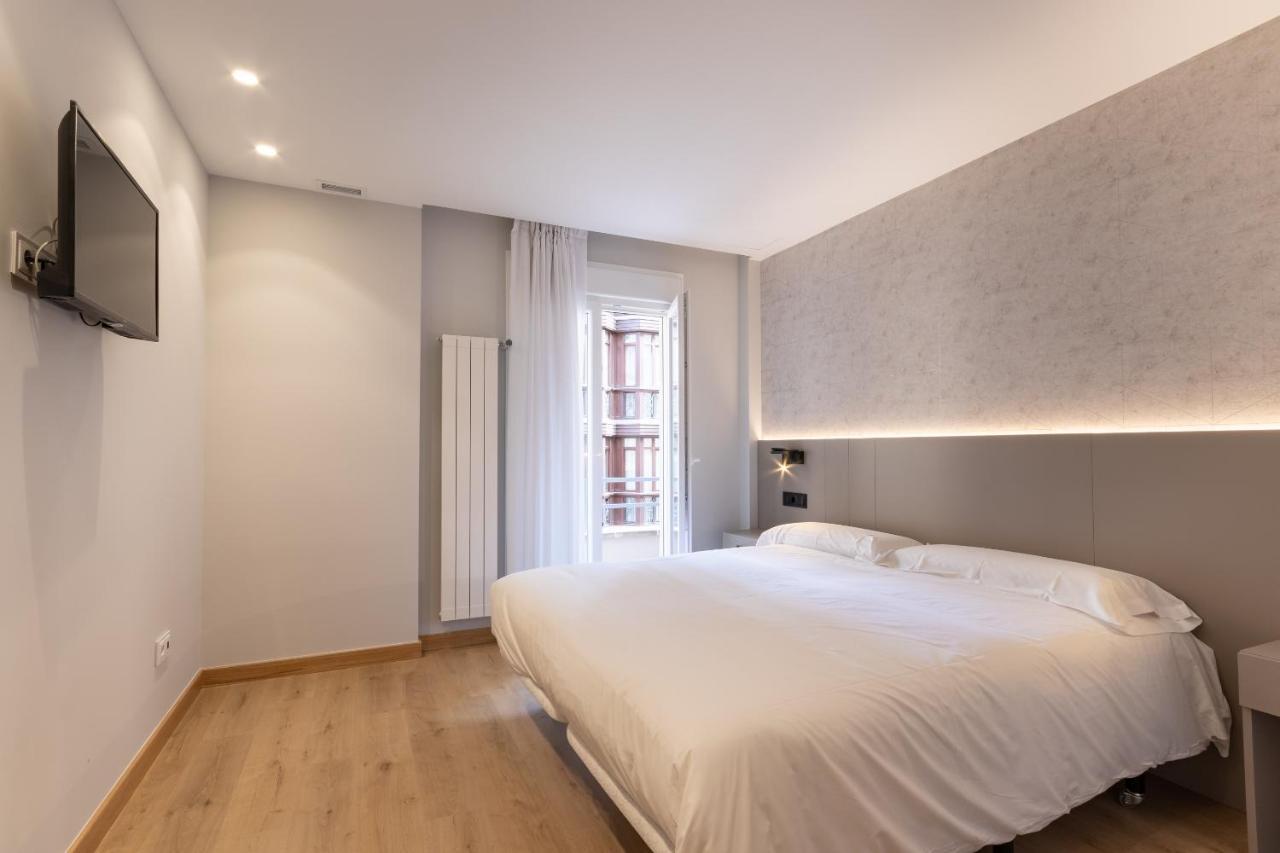 Eightrooms La Rioja Pension Logrono Bagian luar foto