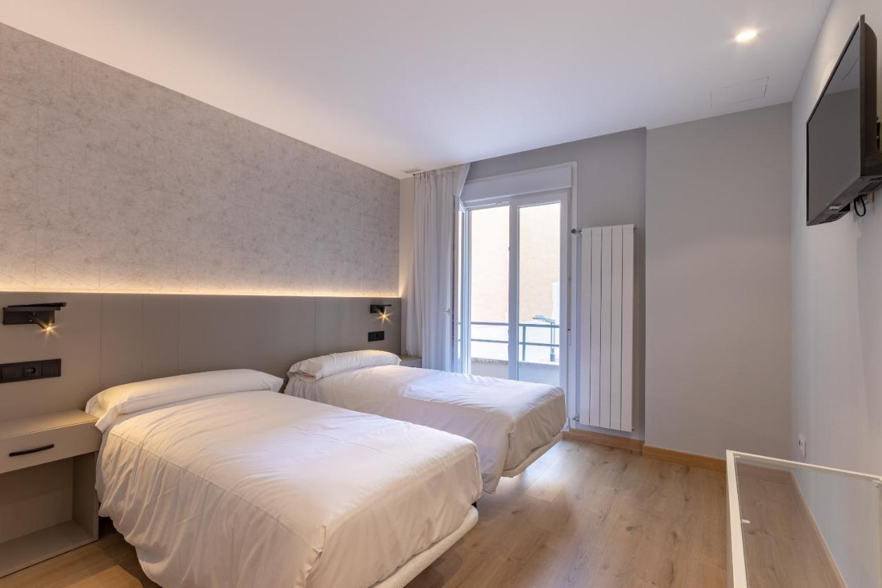 Eightrooms La Rioja Pension Logrono Bagian luar foto